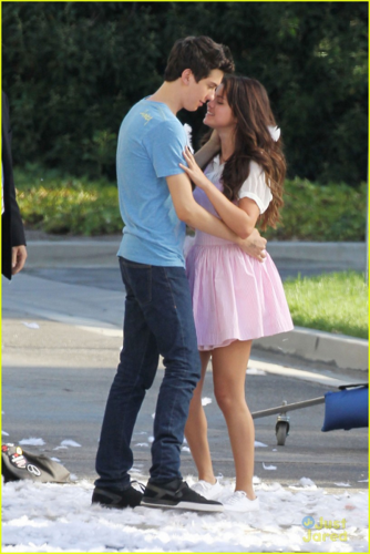  Selena - On the set of 'Parental Guidance' with Nat Wolff - August 10, 2012