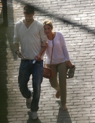  Shakira and Gerard having avondeten, diner at El Masnou Harbour [July 29, 2012]