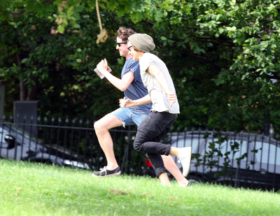  AUG 14TH - HARRY AT A PARK WITH 老友记