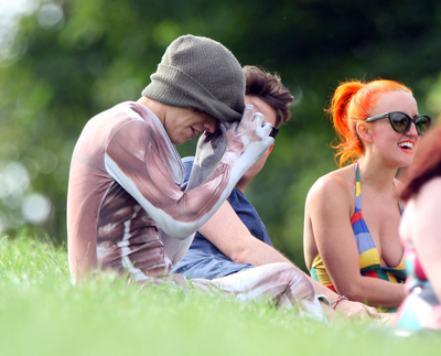  AUG 14TH - HARRY AT A PARK WITH vrienden