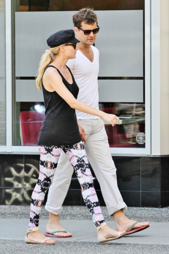  Diane - And Joshua Jackson in Vancouver - August 12, 2012