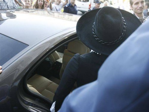  Gaga going to Piata Constitutiei in Bucharest, Romania