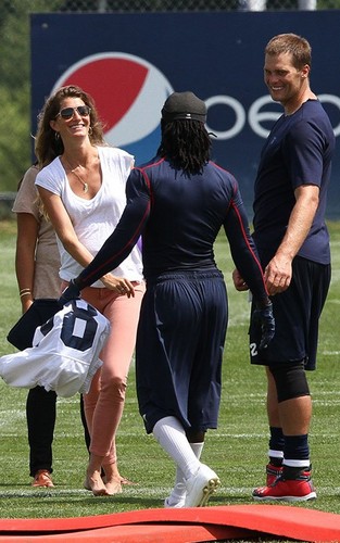  Gisele and sons paying another visit to Tom Brady at Patriots