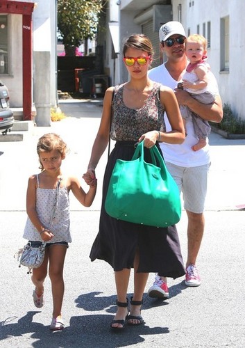  Jessica Alba Grabs Lunch in West Hollywood [August 12, 2012]