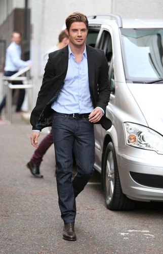  Josh Henderson arriving at Londres Studios