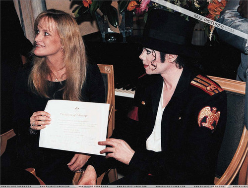  Ladies and Gentleman, I Now Present To You, "Mr. and Mrs. Michael Jackson"