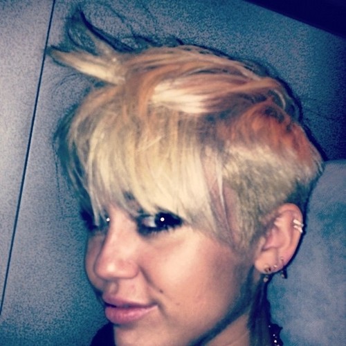  Miley Cyrus Chops Off Her Hair!