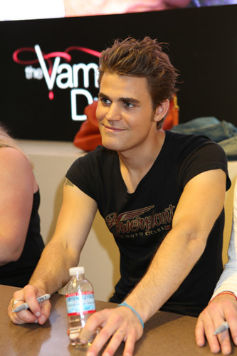  Paul - Comic Con - The Vampire Diaries Cast Signing (July 14th, 2012)