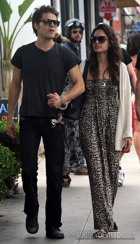  Paul and Torrey Taking a walk on Main đường phố, street in Santa Monica, CA (July 1st, 2012)