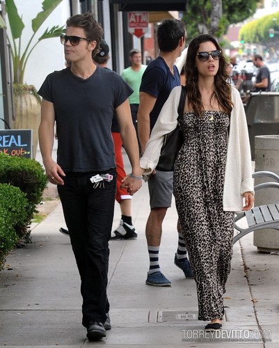  Paul and Torrey Taking a walk on Main straat in Santa Monica, CA (July 1st, 2012)