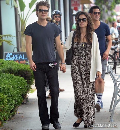  Paul and Torrey Taking a walk on Main سٹریٹ, گلی in Santa Monica, CA (July 1st, 2012)