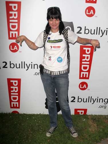  Pauley Perrette - 2012 LA Gay Pride 일 2 Boo2 Bullying Lounge (Jun 10, 2012)