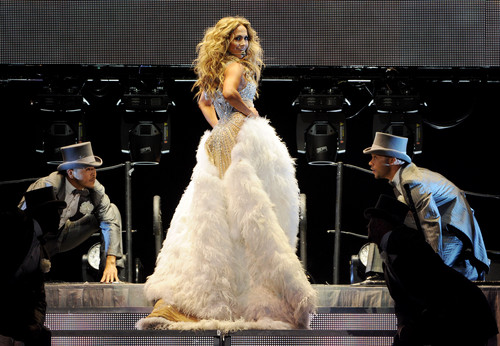  Performs On Stage At Staples Center In Los Angeles [16 August 2012]