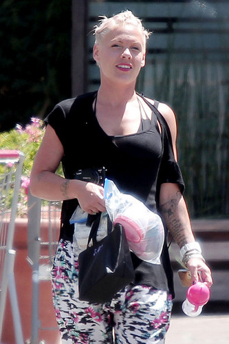  pink and Family Out to Sushi [August 10, 2012]