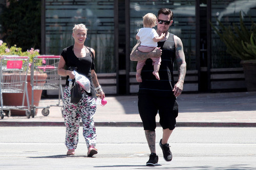  roze and Family Out to Sushi [August 10, 2012]