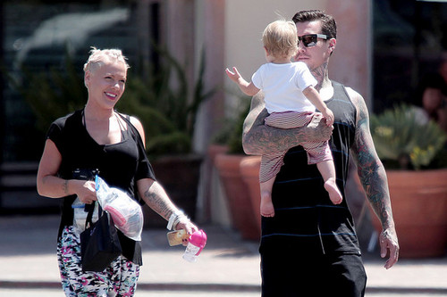  rose and Family Out to Sushi [August 10, 2012]