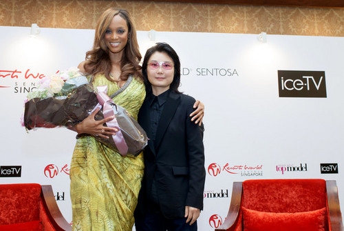  Tyra Banks attends the Asia's Далее вверх Model press conference, 12 august 2012