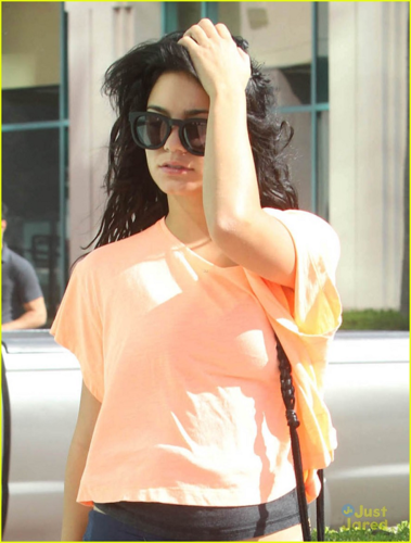 Vanessa - Leaves the gym in Studio City - August 20, 2012