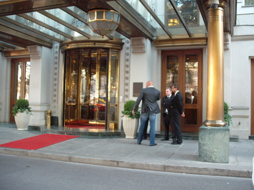  Waiting for Gaga at hotel {my ছবি from Vienna}