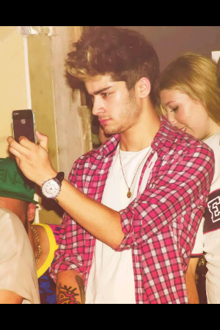  Zayn taking a picture of Perrie performing <3
