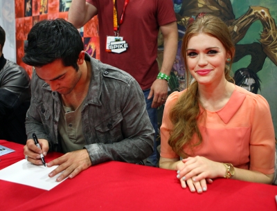  booth signing at comic con