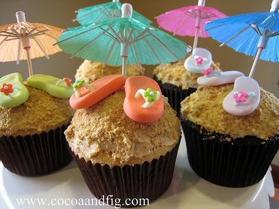  tsokolate cupcakes with candies