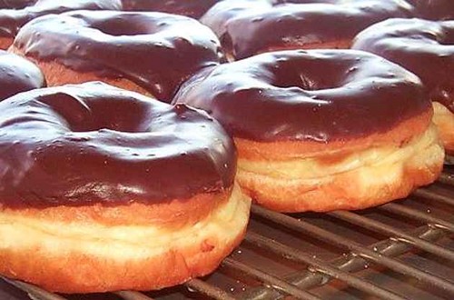  doughnuts with Schokolade frosting