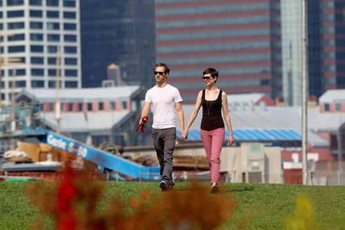  Anne Hathaway and Adam Shulman Go for a Walk [August 25, 2012]