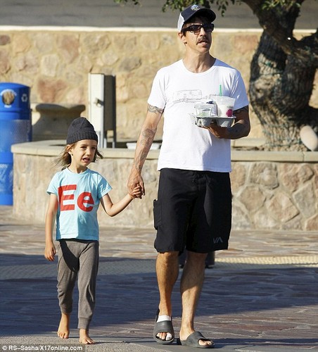  Anthony Kiedis takes son Everly kubeba for a ride [ August 20 ]
