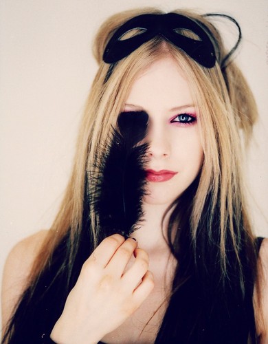  Avril Lavigne & Feather