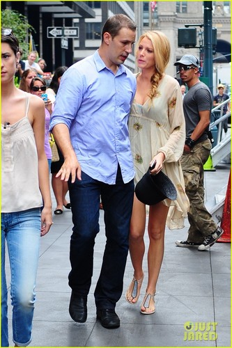  Blake on the set of GG in NYC