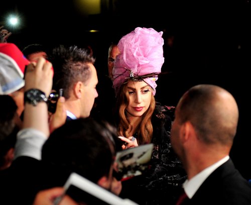  Gaga arriving at her hotel in Stockholm