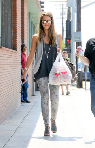 Jessica Alba Gets Mexican Food to go to work in her office in Santa Monica [August 21, 2012]