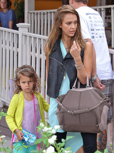  Jessica Alba Takes Her Girls to brunch [August 24, 2012]