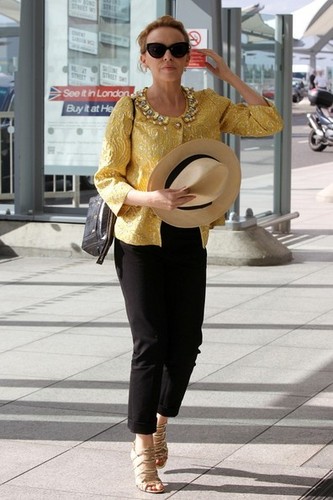  Kylie Minogue Heads to the Airport [August 2, 2012]
