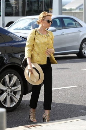  Kylie Minogue Heads to the Airport [August 2, 2012]