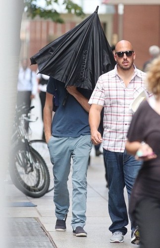  Leonardo DiCaprio Arrives on Set [August 27, 2012]
