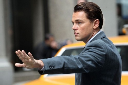  Leonardo DiCaprio On The Set Of 'The mbwa mwitu Of ukuta Street'