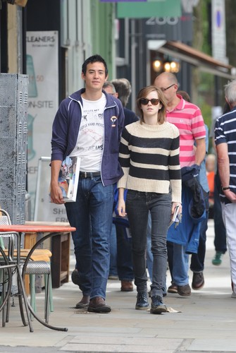  Out & About in Luân Đôn - 25 August, 2012 - HQ