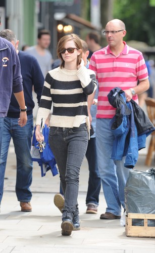  Out & About in Londres - 25 August, 2012 - HQ