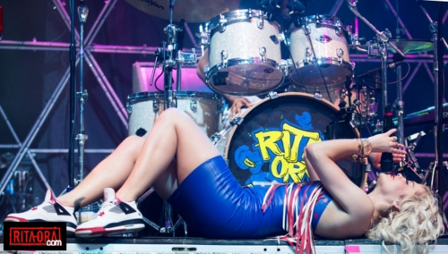 Rita Ora - The Arena Stage on দিন 2 of the V Festival at Hylands Park - August 19, 2012