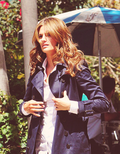  Stana Katic {New দুর্গ S5 Behind the Scenes}