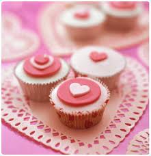  cupcakes with candy hearts