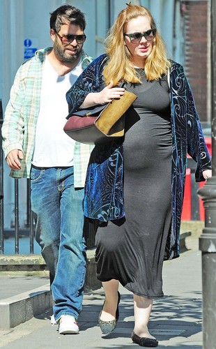 Adele, Her Boyfriend and Her Baby Bump 