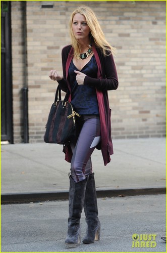  Blake on the set of Gossip Girl on Wednesday (August 29) in NYC