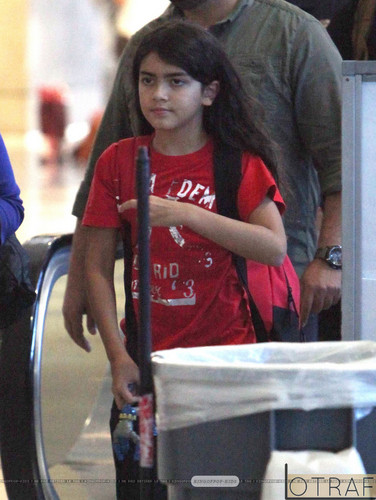  Blanket Jackson at the airport ♥♥