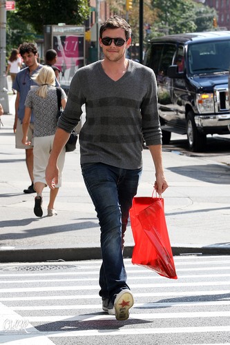  Cory Monteith Shopping In New York - August 12, 2012