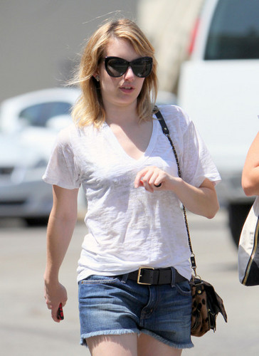 Emma Roberts out and about in Los Angeles, 30 August 2012