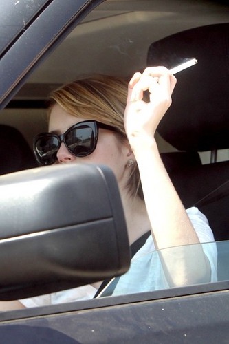  Emma Roberts out and about in Los Angeles, 30 August 2012