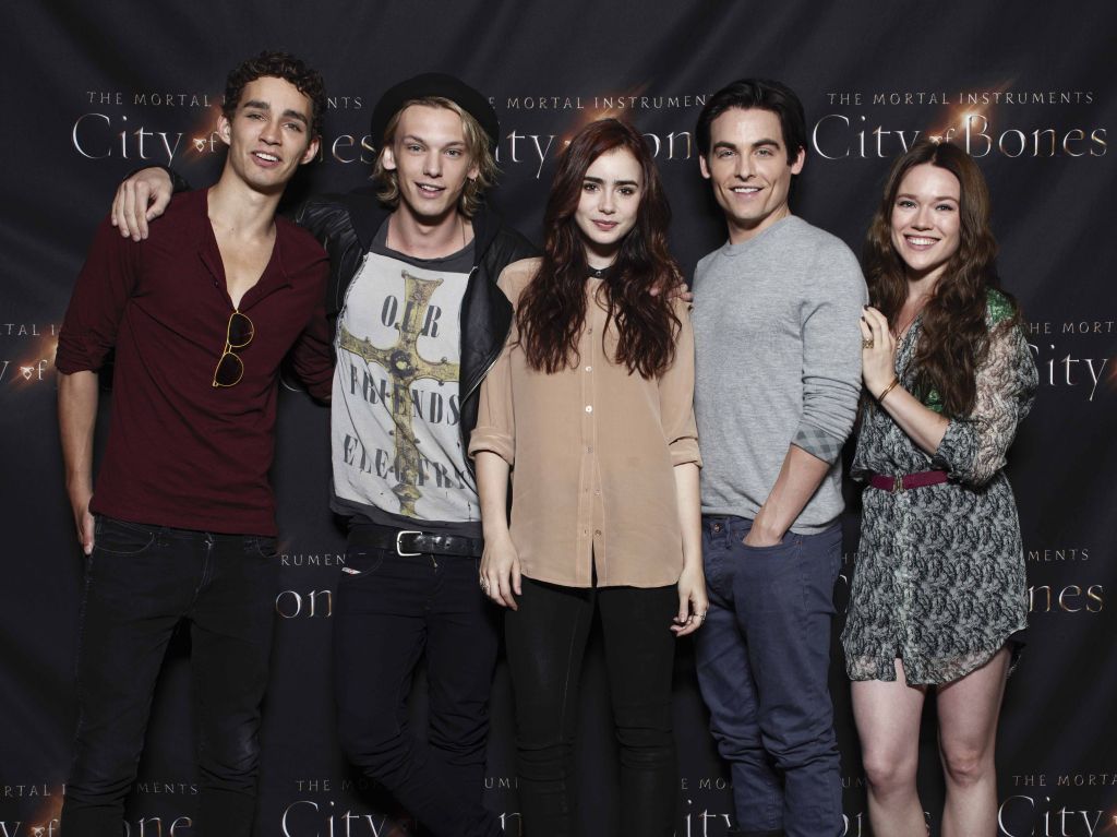 First official image of 'The Mortal Instruments: City of Bones' cast